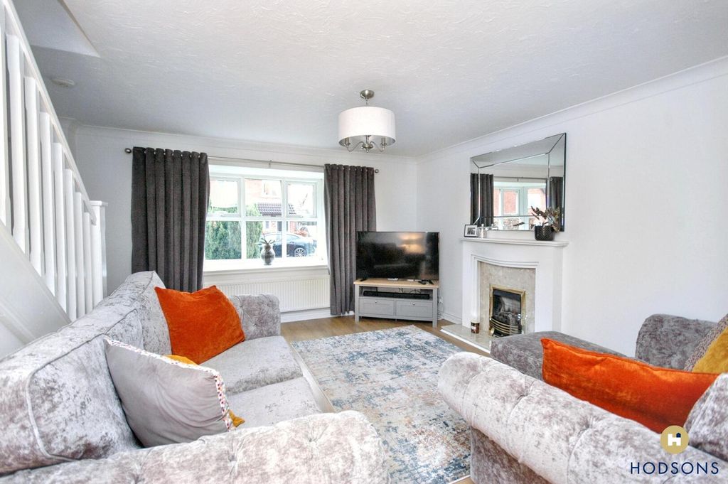 Property photo 2 of 11 Living Room