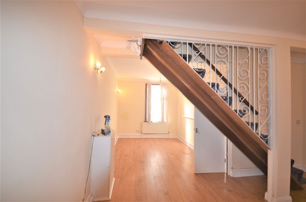 Property photo 2 of 6 Gallery