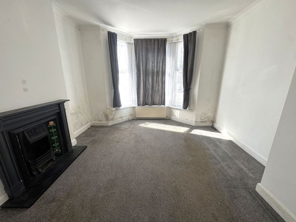 Property photo 2 of 39