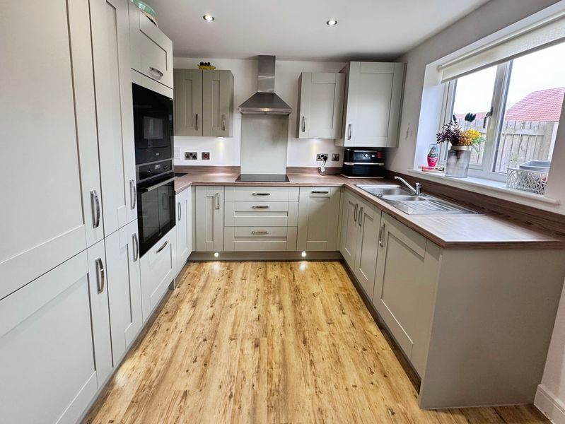 Property photo 3 of 9 Photo 6