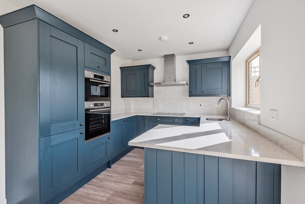 Property photo 3 of 24