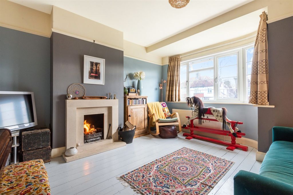 Property photo 2 of 9