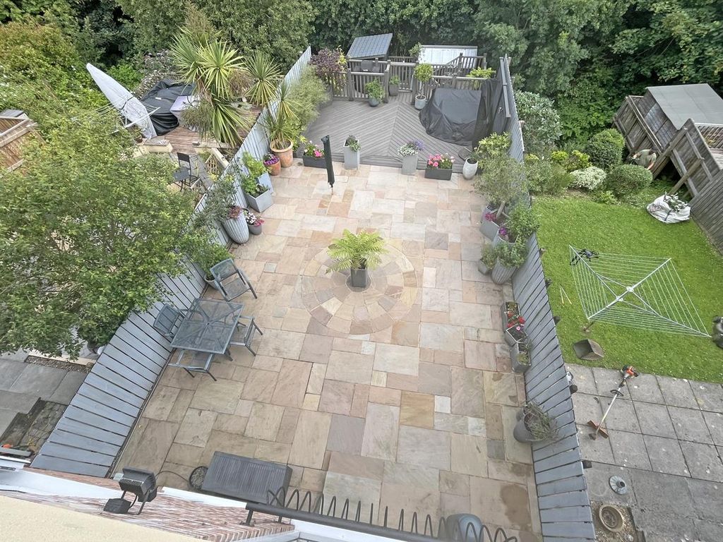 Property photo 2 of 23 Hawthorn Way 44 - Garden Front.Jpg