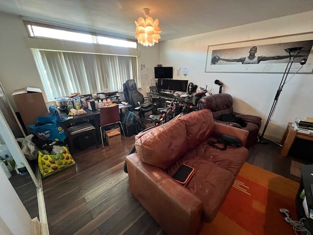 Property photo 3 of 7 Living Room