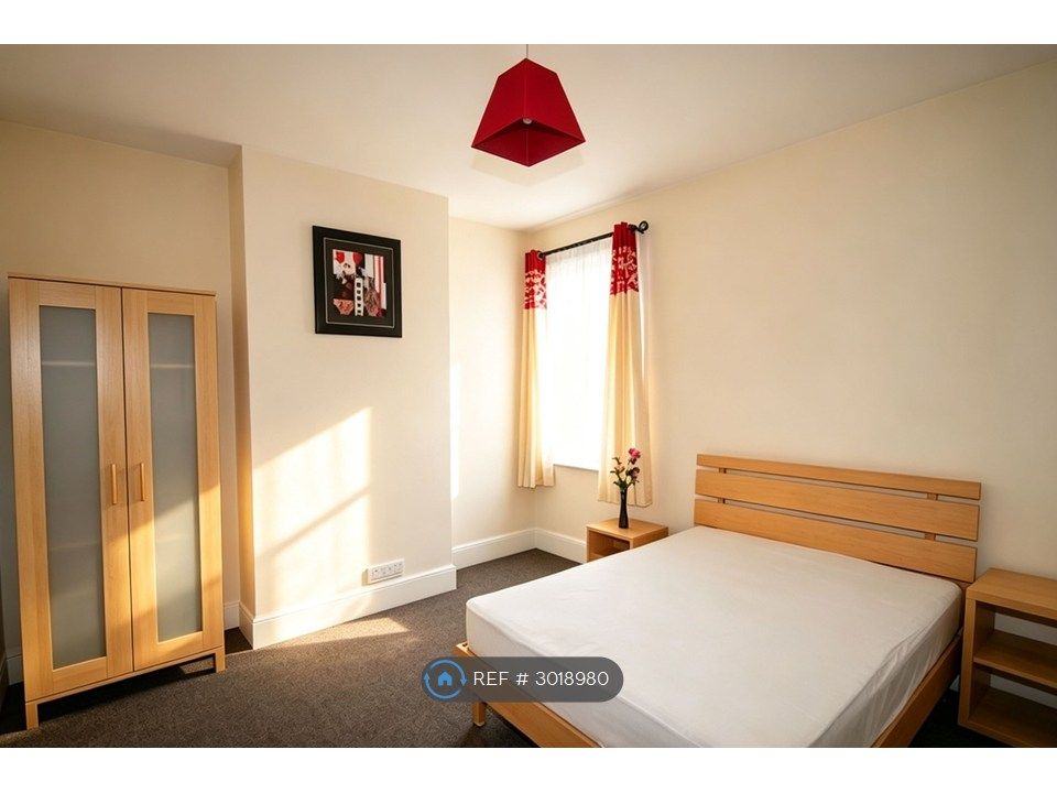 Property photo 2 of 9 Master Bedroom