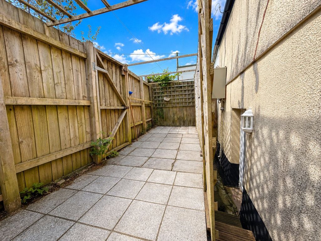 Property photo 3 of 12 3 - Picture No. 02