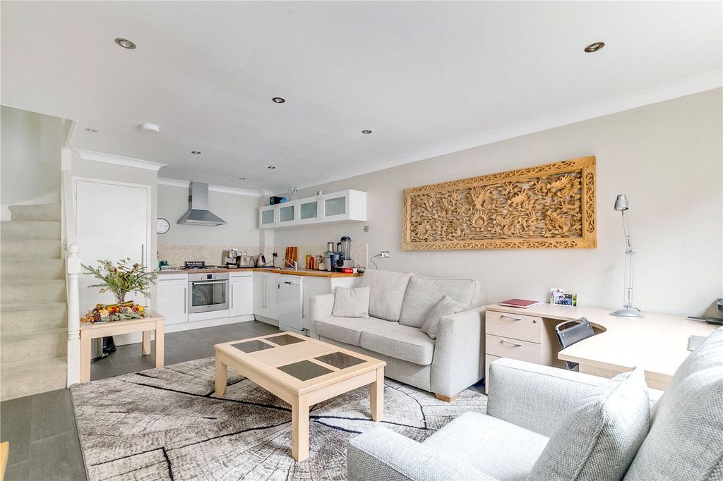 Property photo 2 of 9