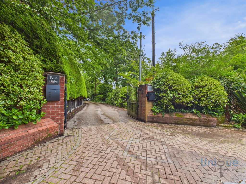 Property photo 3 of 37