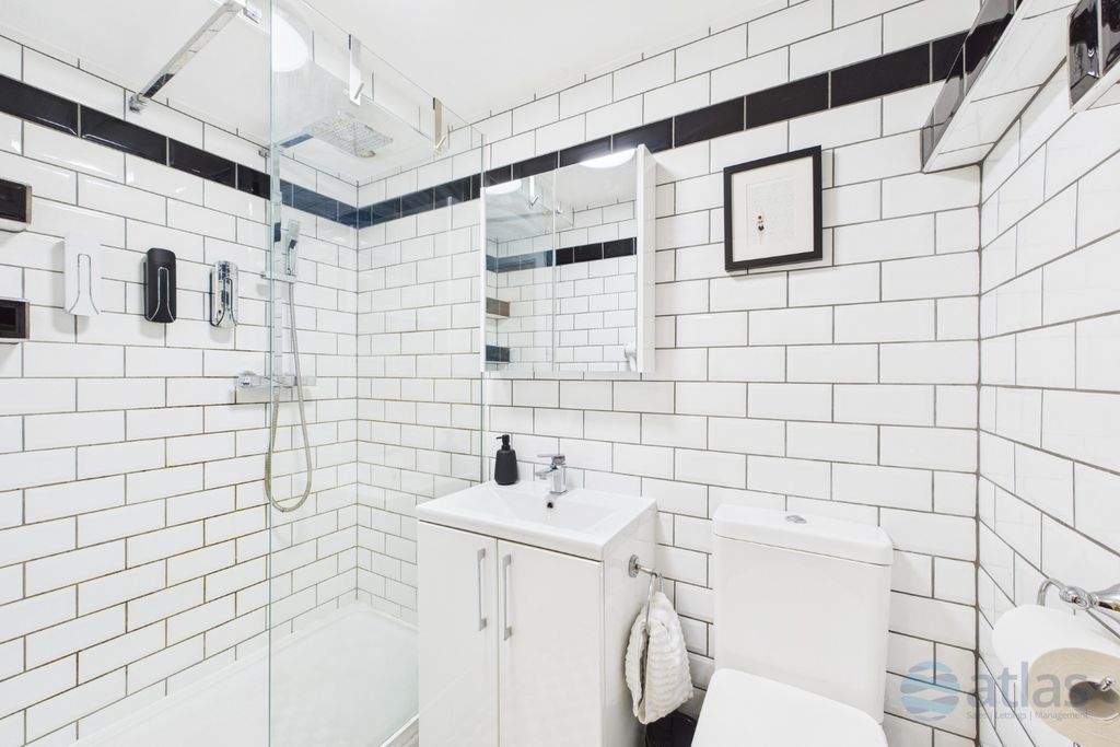 Property photo 3 of 27 Bathroom