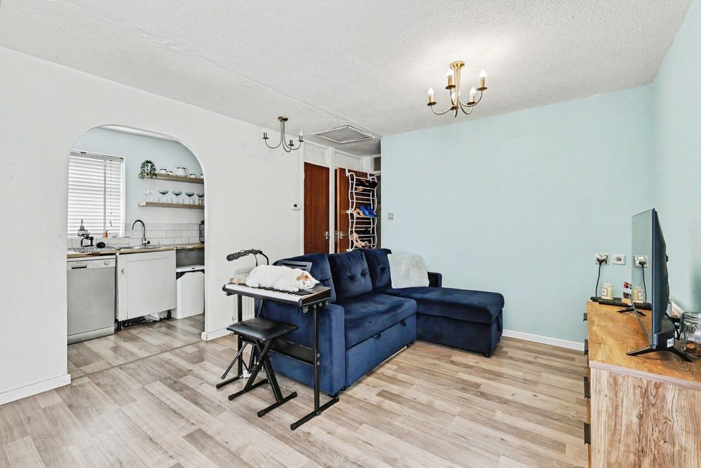 Property photo 3 of 15 Pbox-Img.Jpg