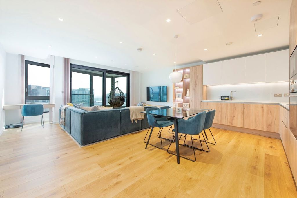 Property photo 2 of 8