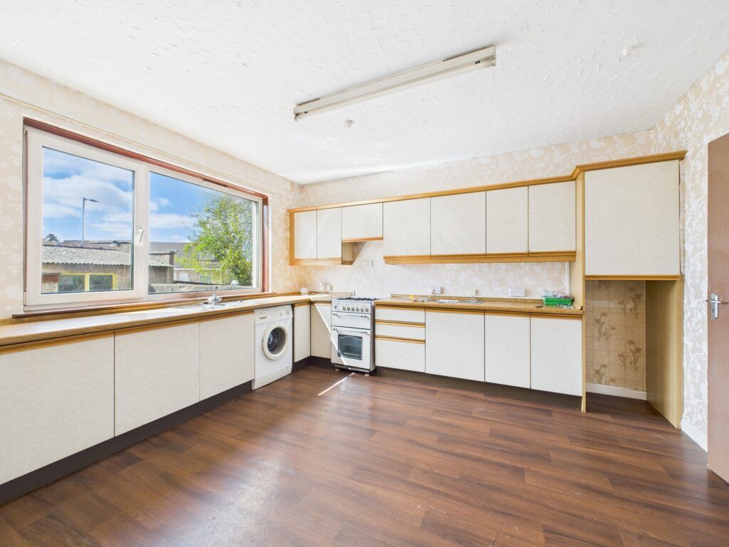 Property photo 3 of 33