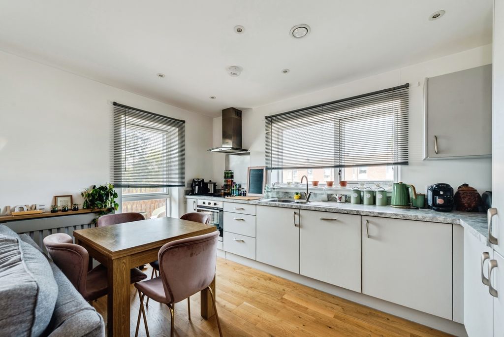 Property photo 3 of 17 Pbox-Img.Jpg