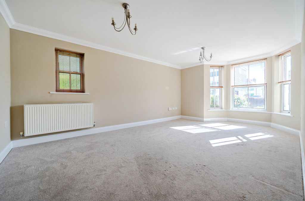 Property photo 2 of 17 1463898-1-6A0Acde...
