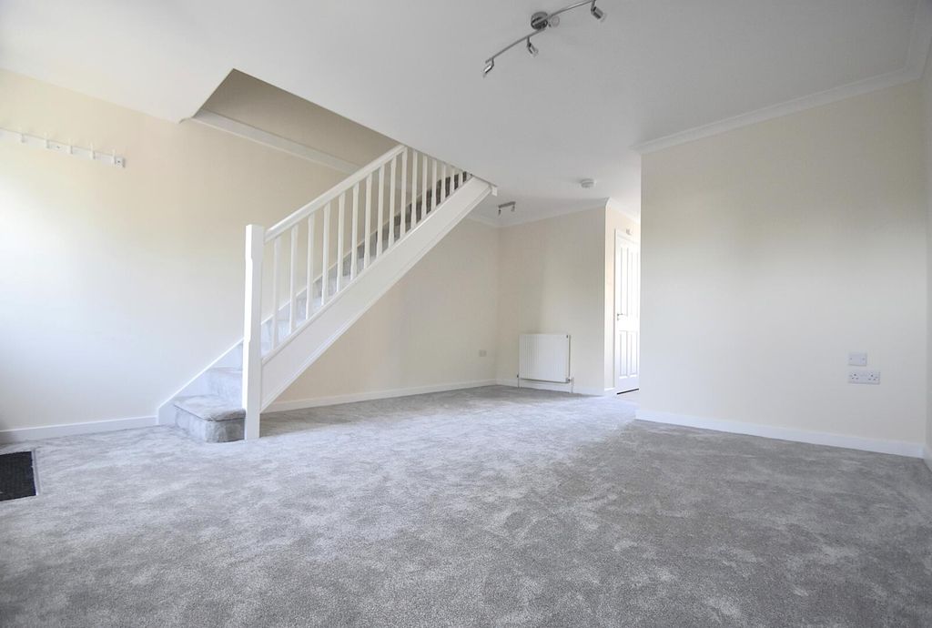 Property photo 3 of 10 Living Room