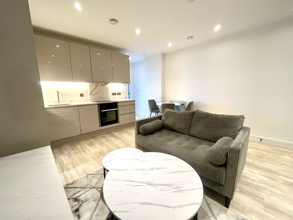 Property photo 3 of 12 Lounge