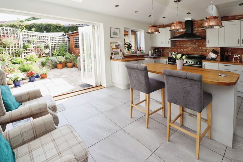 Property photo 3 of 30 Colne Road