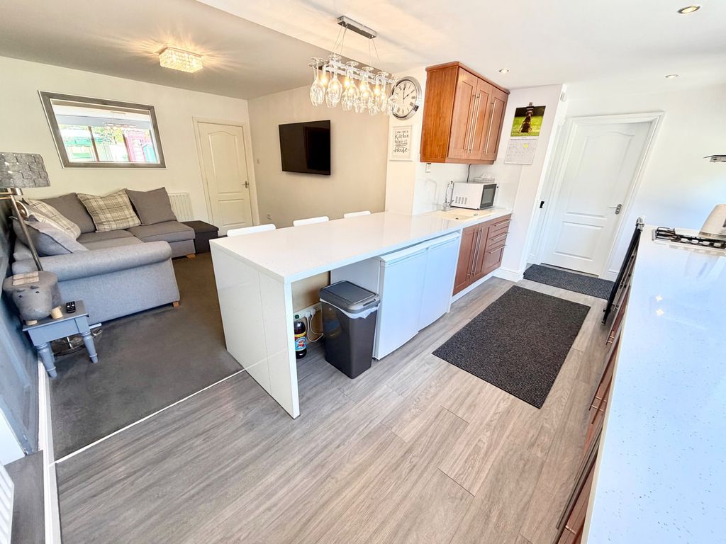 Property photo 3 of 47