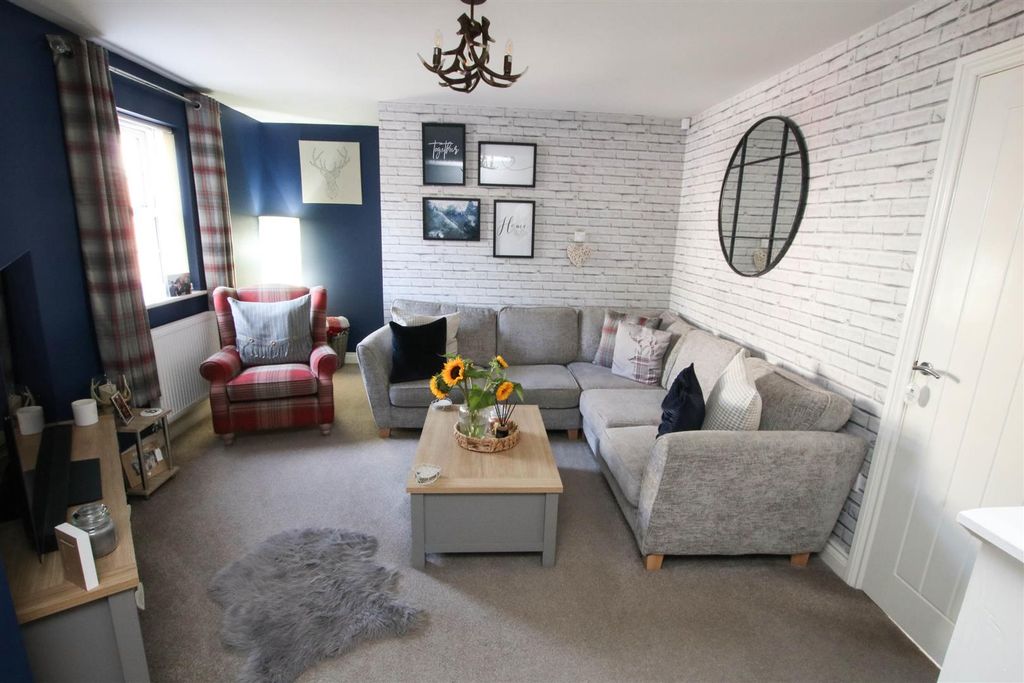 Property photo 2 of 12 Lounge