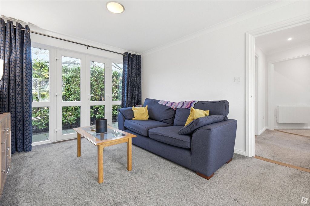 Property photo 3 of 10 Lounge