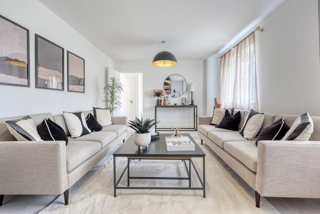 Property photo 2 of 22