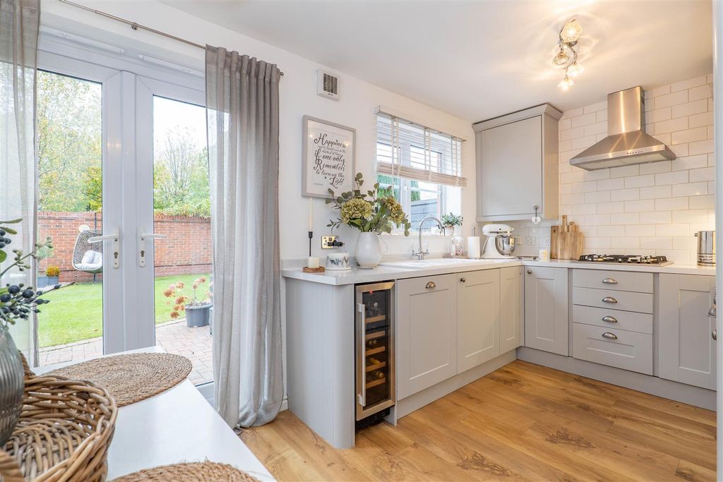 Property photo 3 of 26 Kitchen/Diner