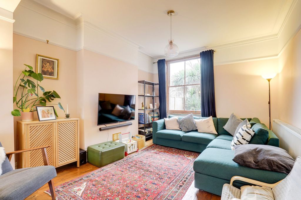 Property photo 3 of 23