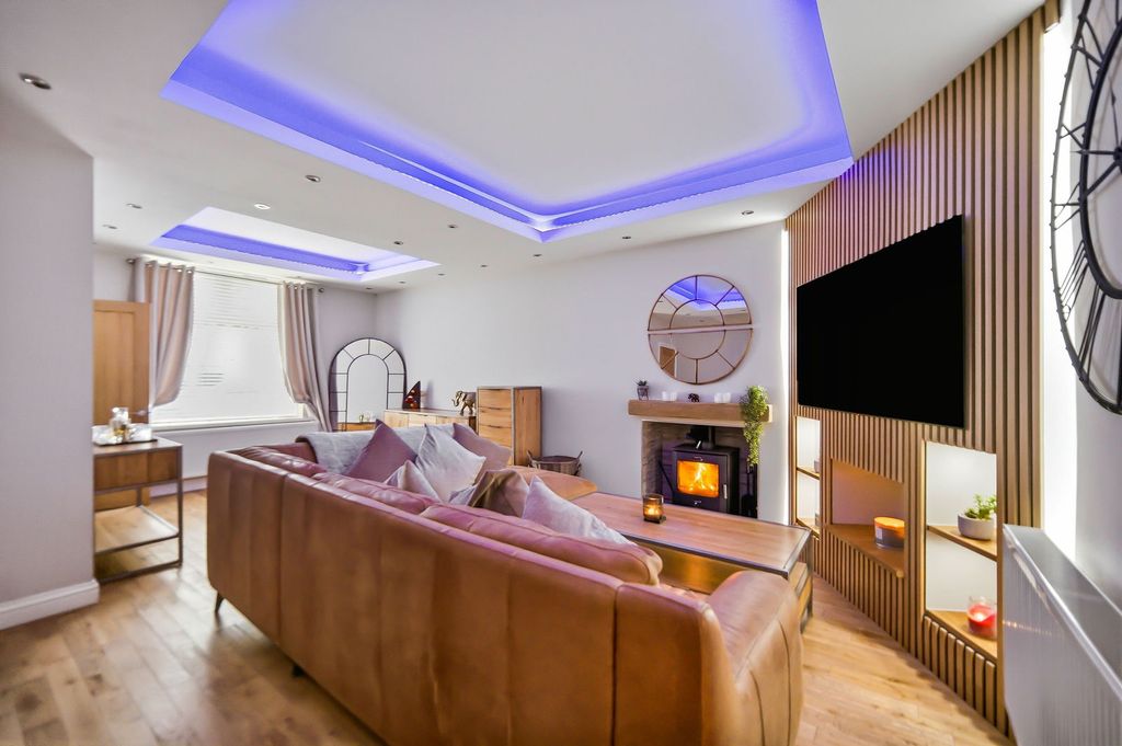 Property photo 1 of 39