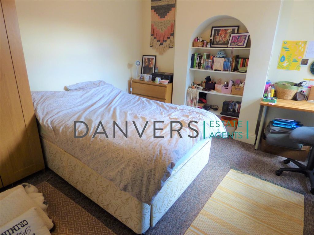 Property photo 3 of 6