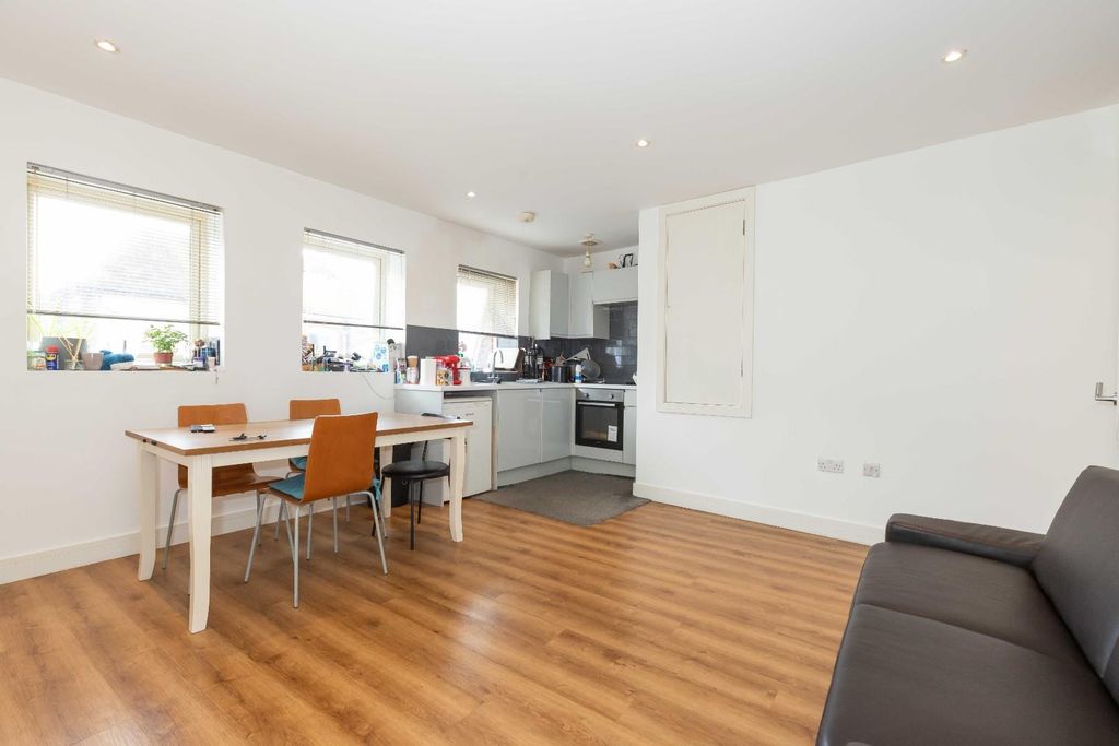 Property photo 1 of 7 11C Nrth Rd_5.Jpg