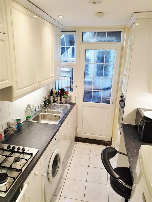Property photo 1 of 8 Kitchen.Jpg