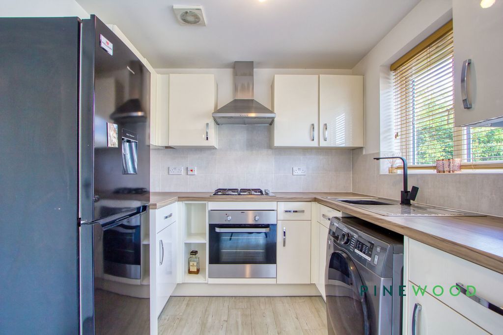 Property photo 2 of 19 Kitchen / Diner