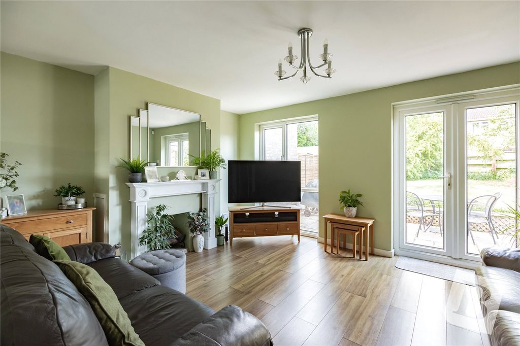 Property photo 1 of 11 Living Room