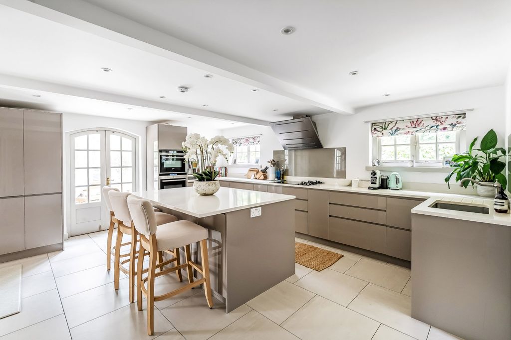 Property photo 2 of 30 Picture No. 28