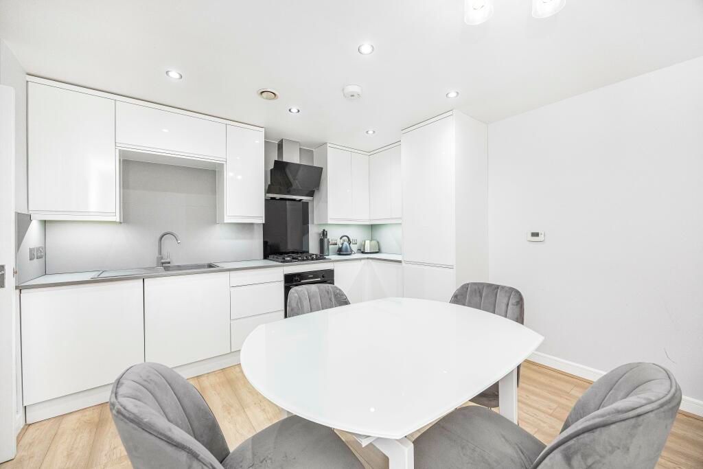 Property photo 2 of 12 9Ef863F9104A6E47c5c84F9852982775