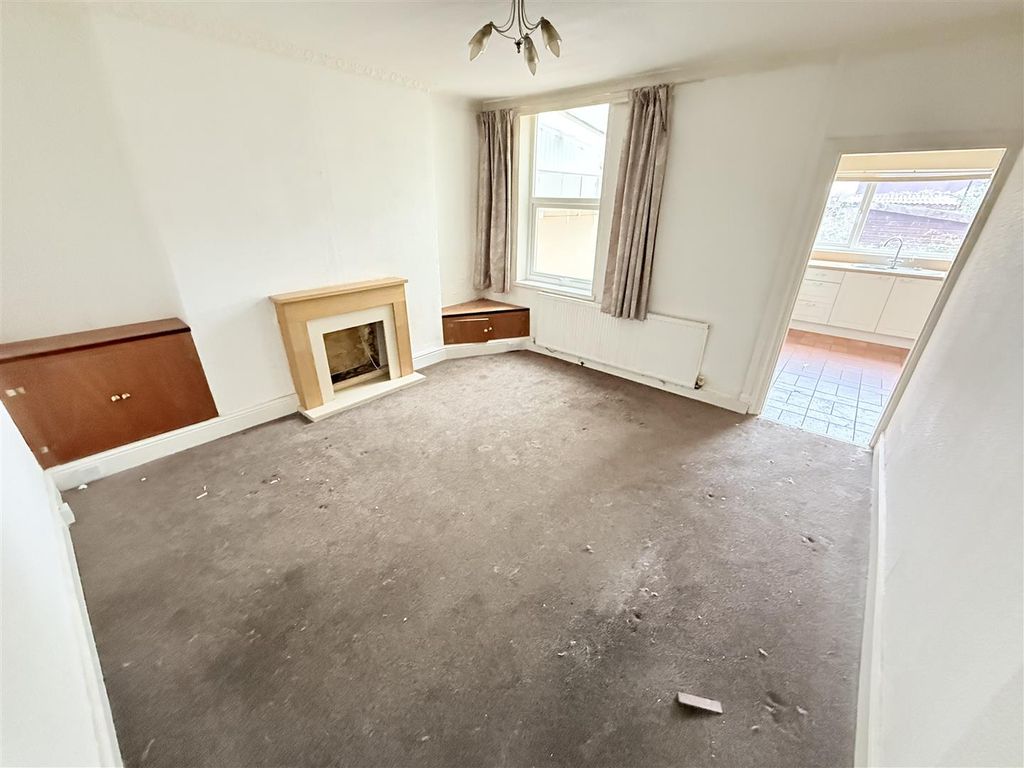 Property photo 3 of 10 Dining Room