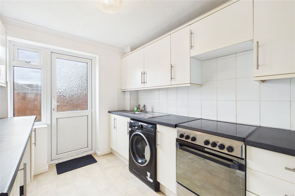 Property photo 3 of 18 Kitchen