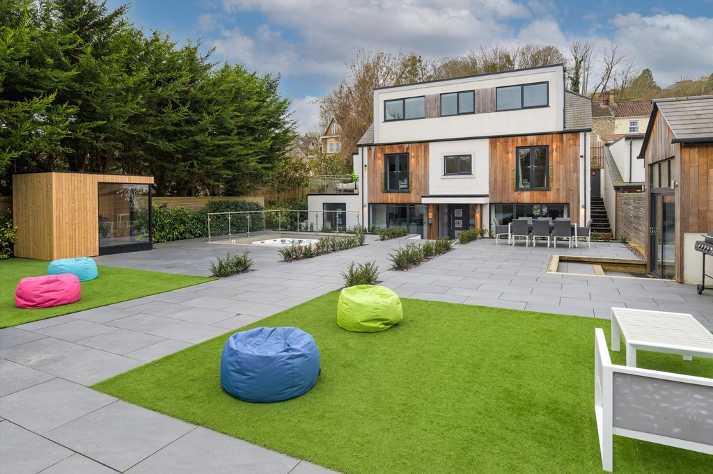 Property photo 1 of 24 Image