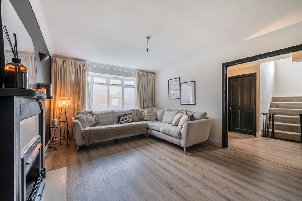 Property photo 3 of 16 138251413691F08E0A804d