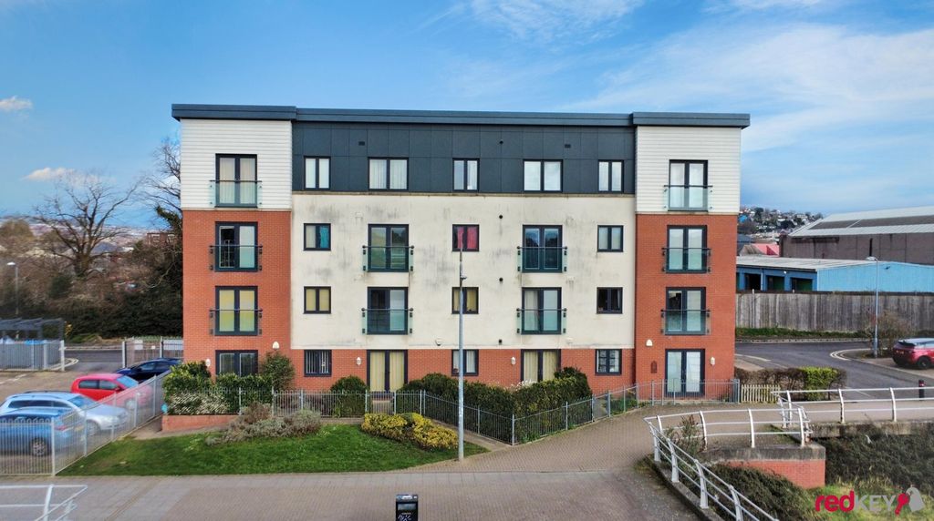 Property photo 1 of 6 External