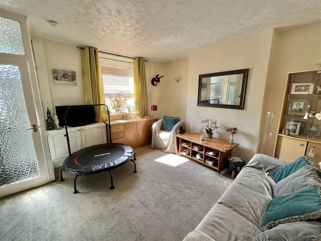 Property photo 2 of 9 Lounge