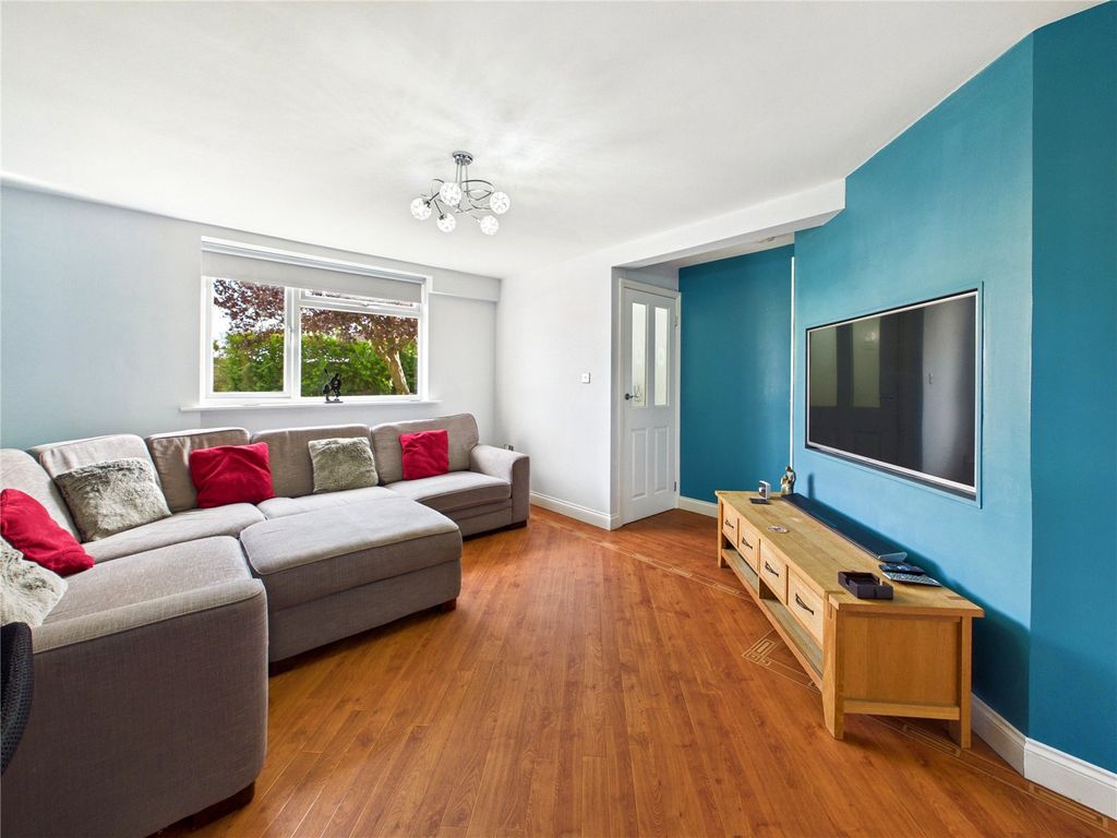 Property photo 2 of 17 Lounge