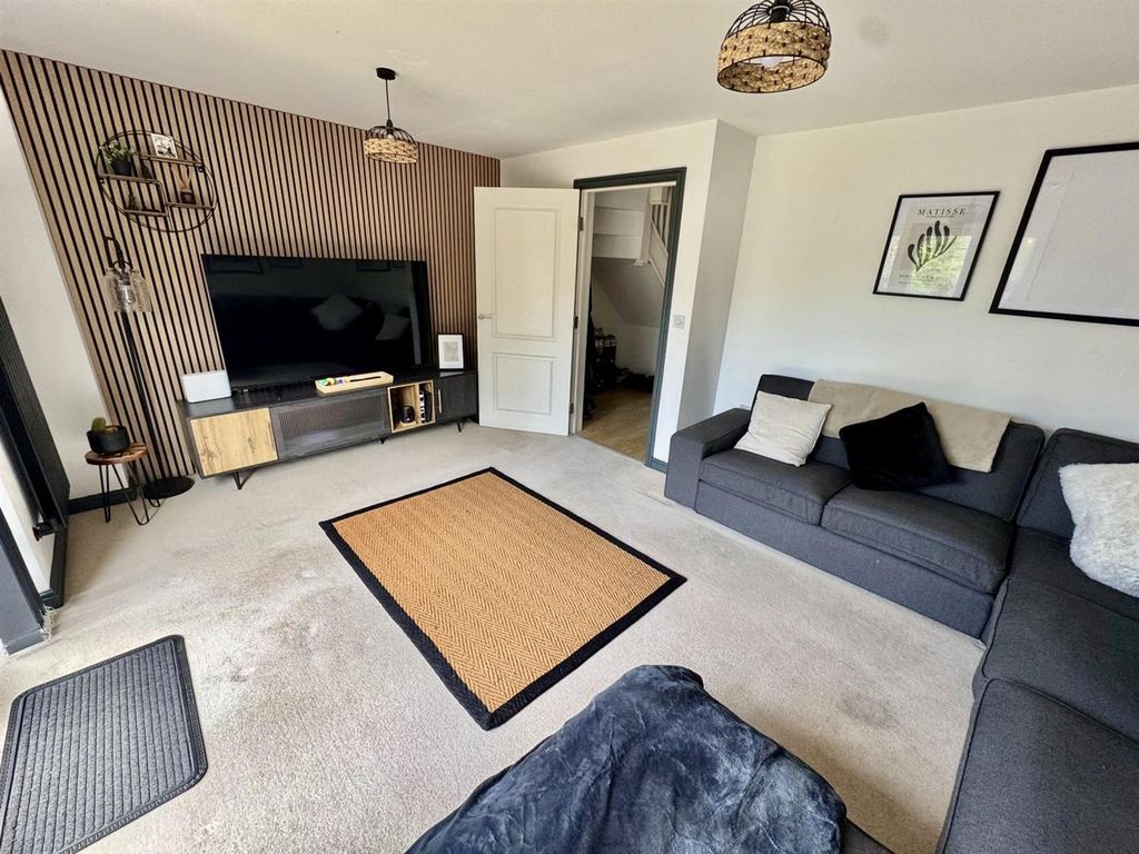 Property photo 2 of 15 32E76F04-1255-4295-8Fcd-766E50Be67F2.Jpg