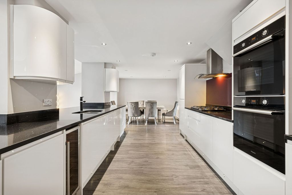Property photo 3 of 44 Kitchen/Dining Area