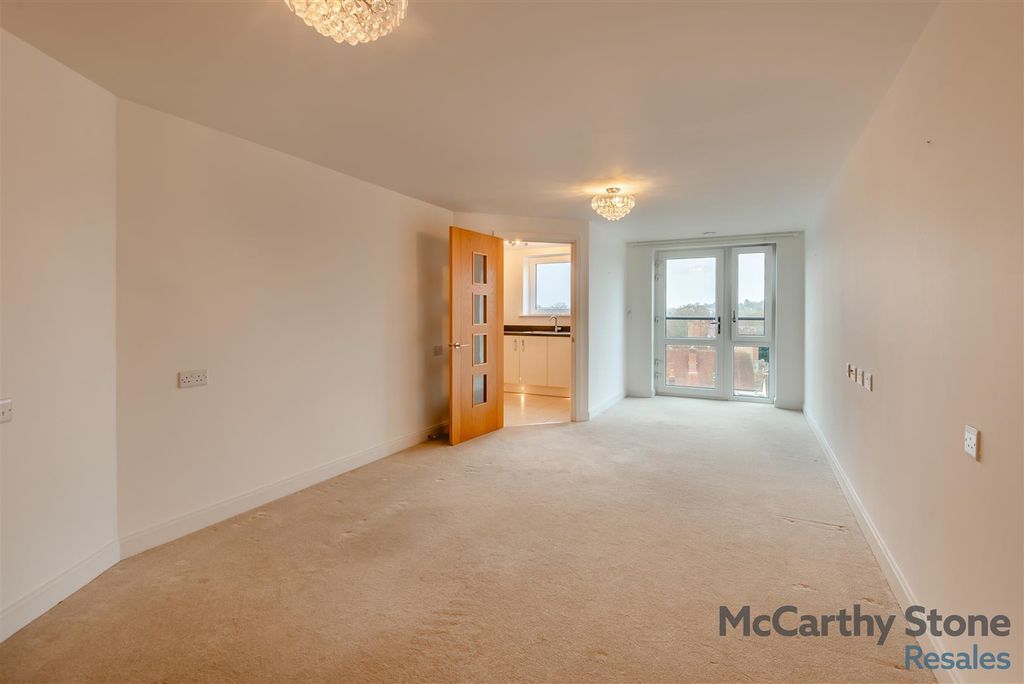 Property photo 2 of 13 8679643-Interior02.Jpg