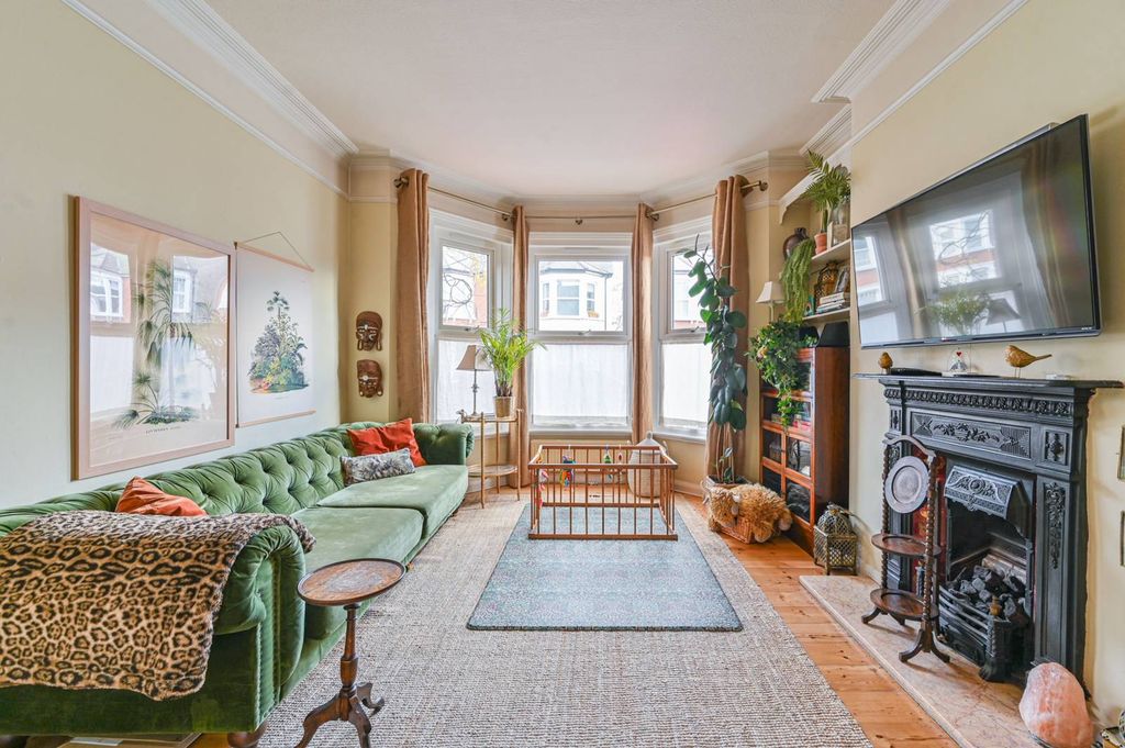 Property photo 2 of 33