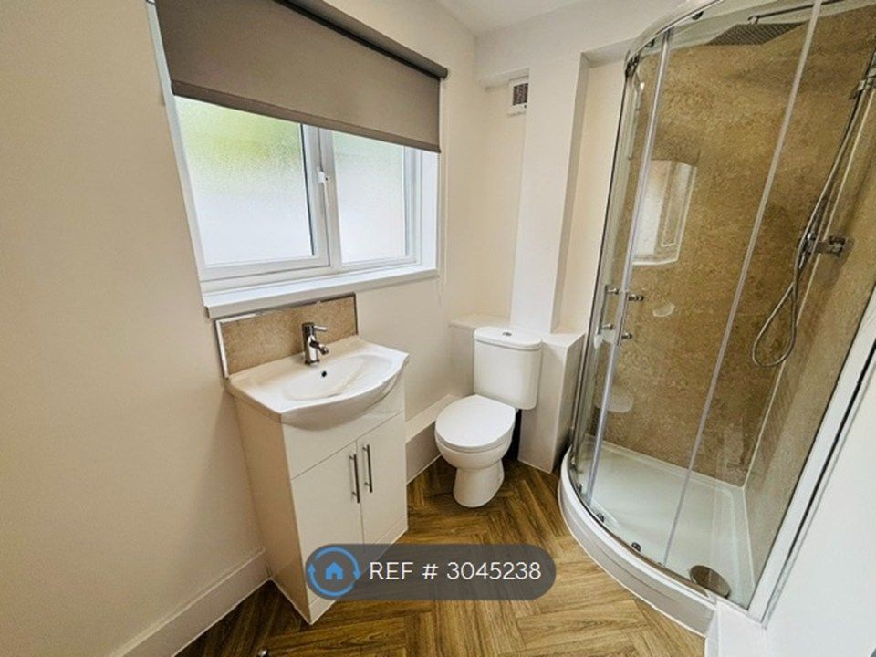 Property photo 3 of 13 Room 1 Bathroom