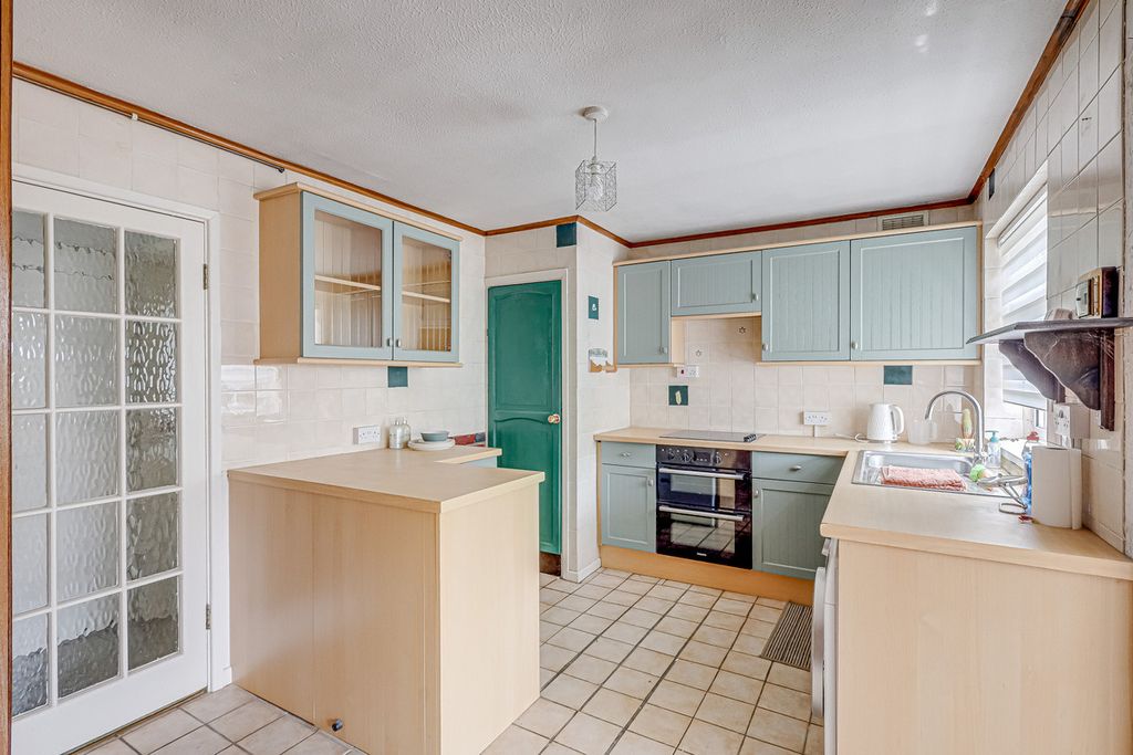 Property photo 2 of 20