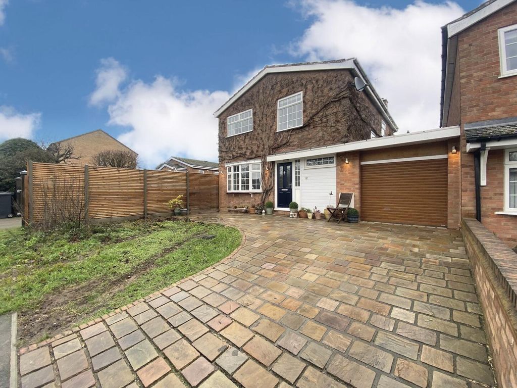 Property photo 1 of 16 Front (Exterior)