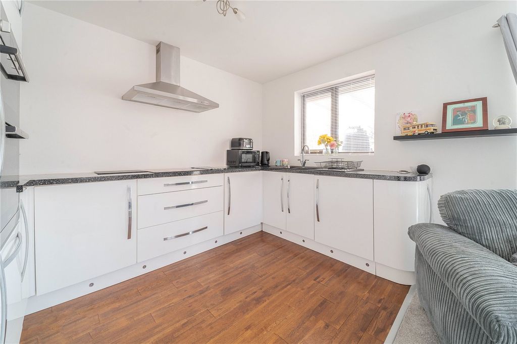 Property photo 3 of 8 Kitchen